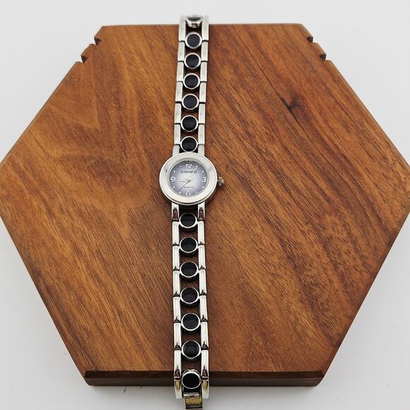 No Boundaries Women's Silver Tone Dressy Bracelet Watch Black Accent Link Band - Picture 4 of 7